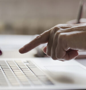 crop-hand-using-laptop